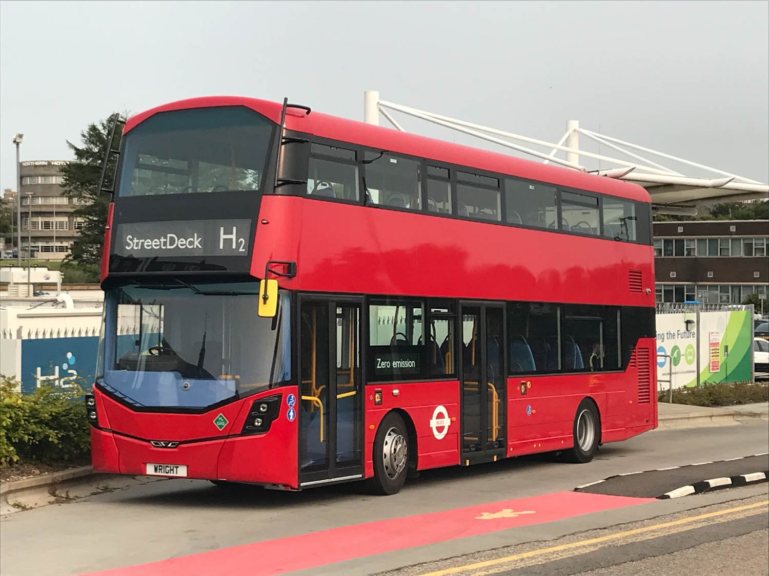double-decker-fuel-cell-electric-bus