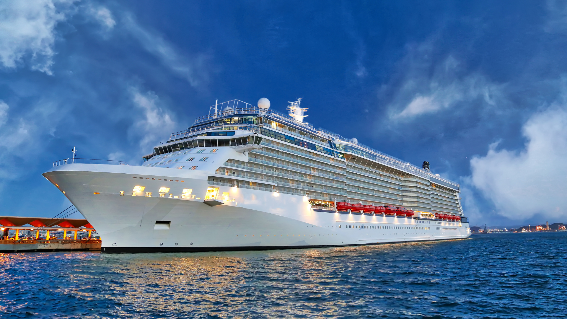 Cruise ship stock image: courtesy of Canva