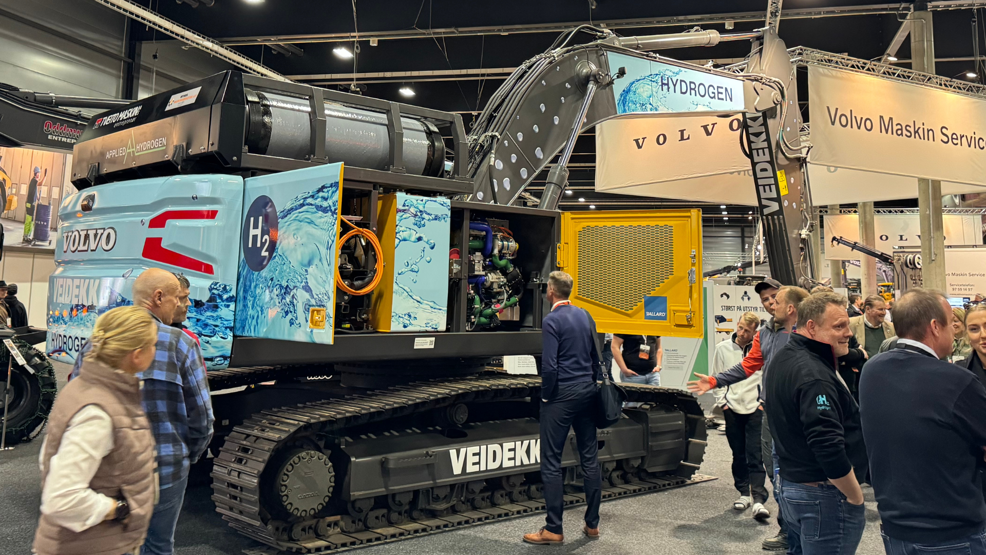 Applied Hydrogen's hydrogen excavator, powered by Ballard, premiers at Vei og Anlegg exhibition