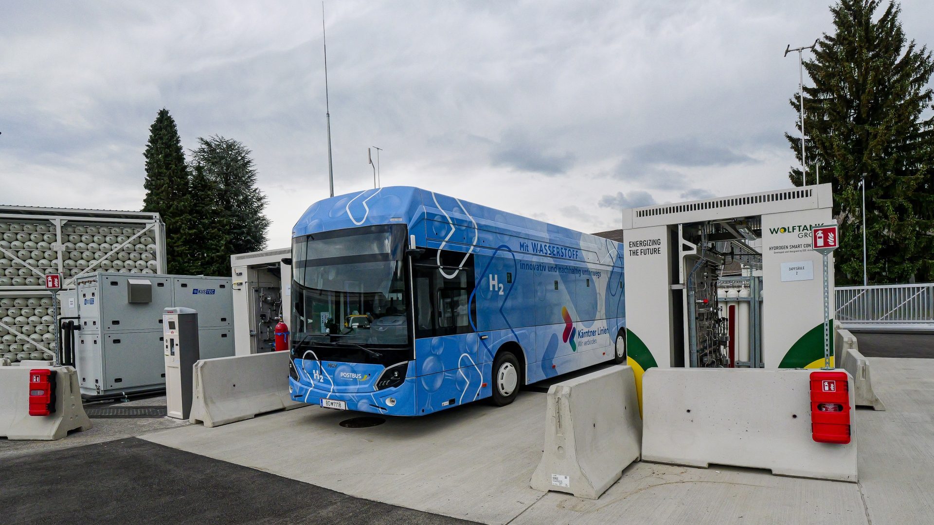 MCVs C127 FC at the newly-built hydrogen refueling station in Arnoldstein