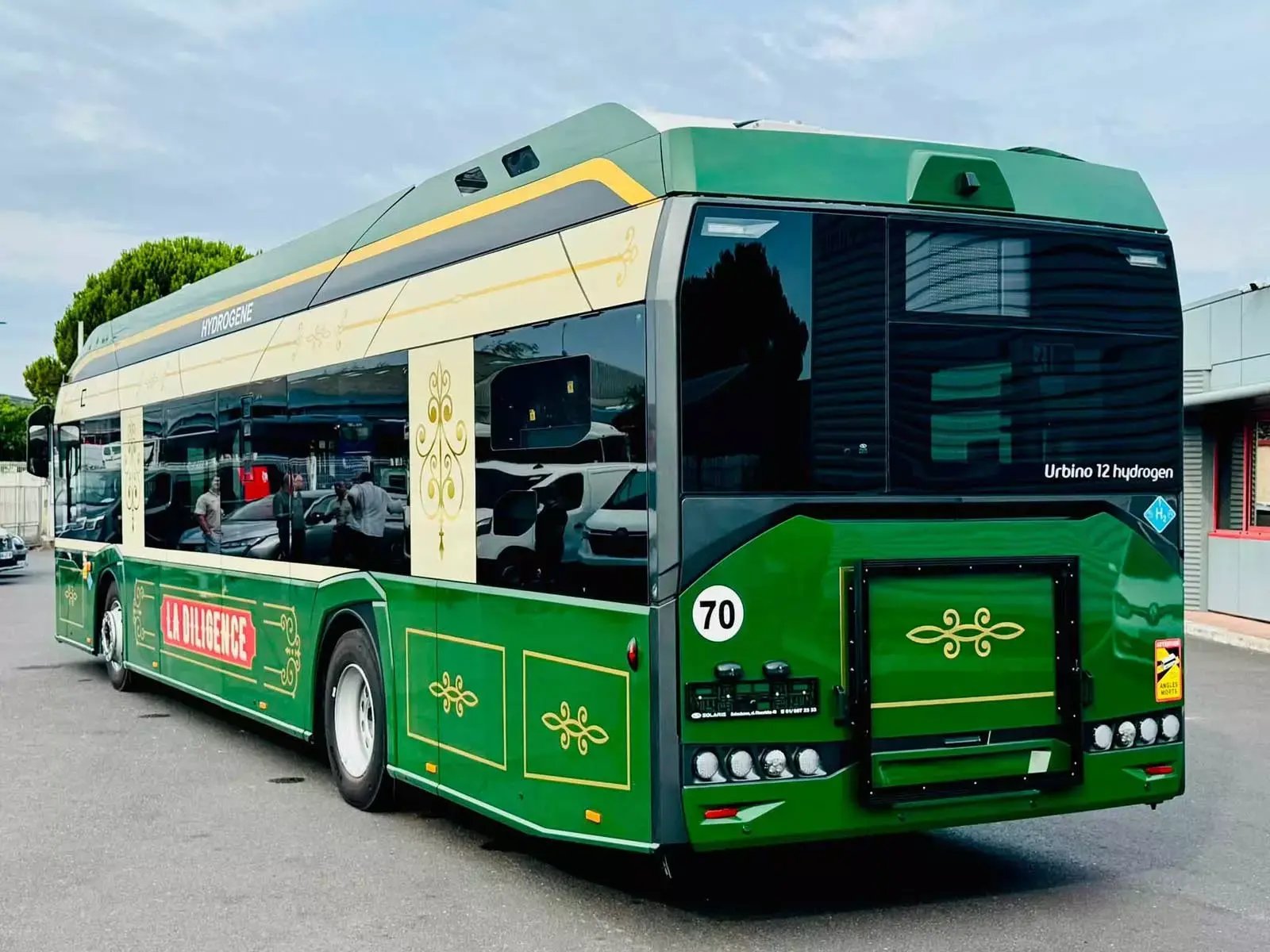 Beziers' Solaris Urbino 12 fuel cell bus, powered by Ballard
