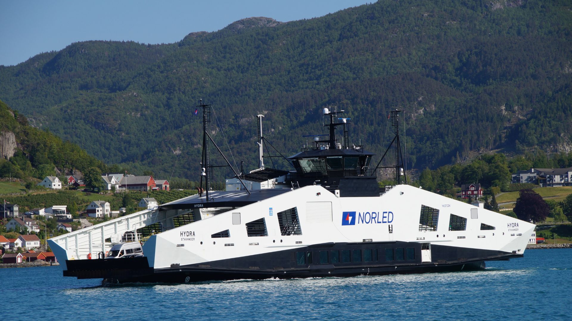 MF Hydra hydrogen ferry powered by Ballard